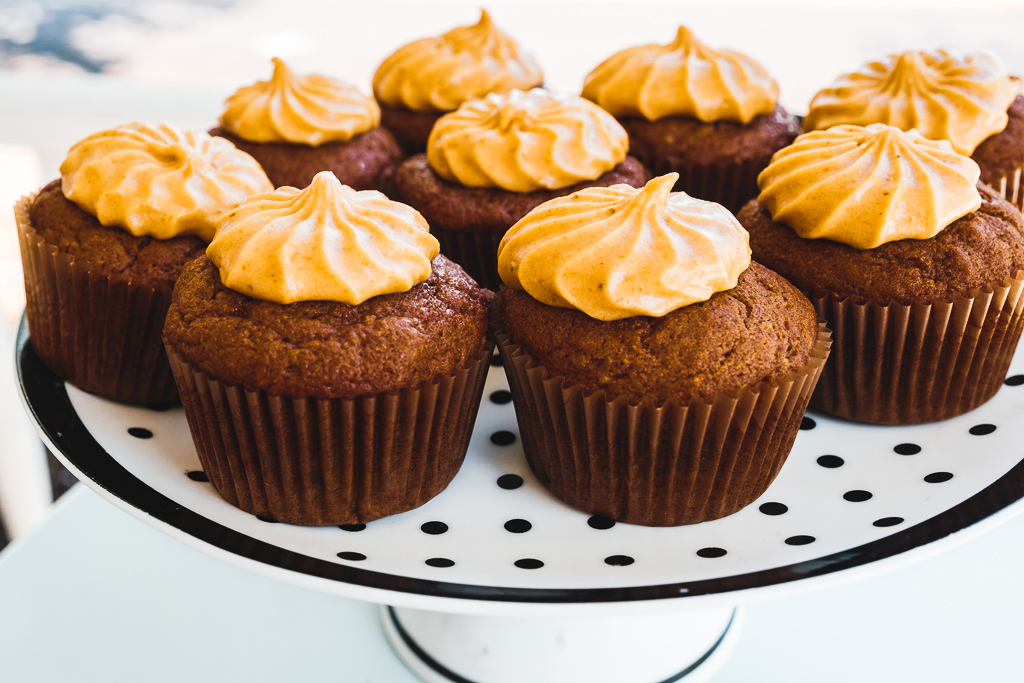 pumpkin cupcakes with pumpkin cream cheese frosting