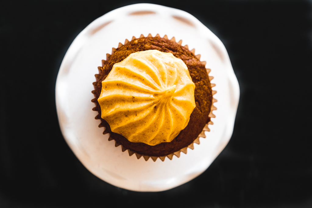 pumpkin cupckae with pumpkin cream cheese frosting