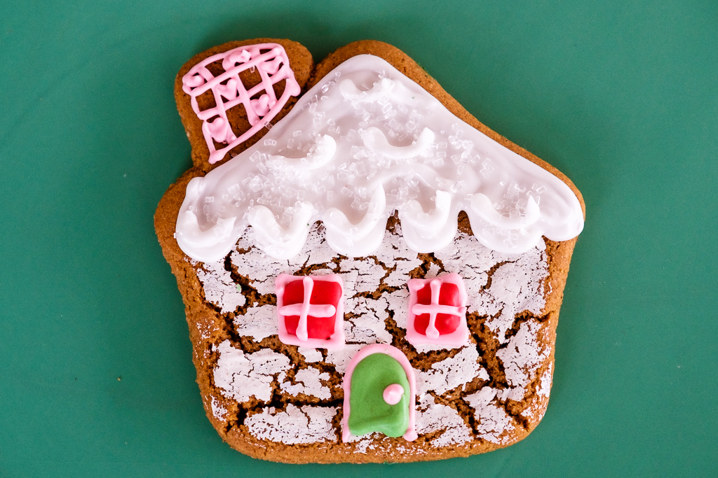 gingerbread house cookie